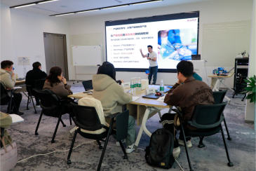 Conas atá Yitailock ag Ullmhú a Fhoireann le haghaidh Díolacháin Níos Cliste agus Láithreacht Margaidh Níos Láidre?